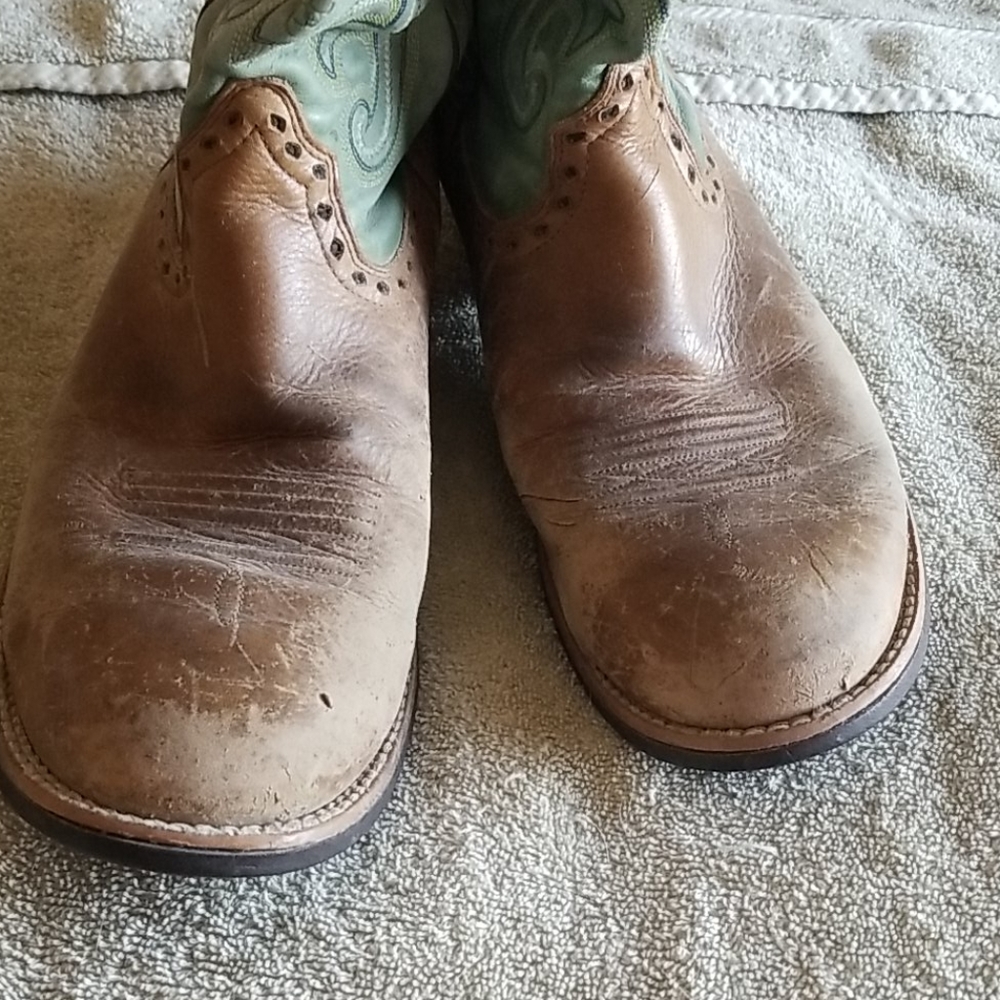 Ariat Women's cowboy western boots, size 10